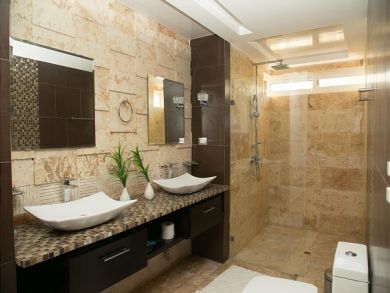 Pools Condo, 2 bedrooms, Nice interior, Great Location.