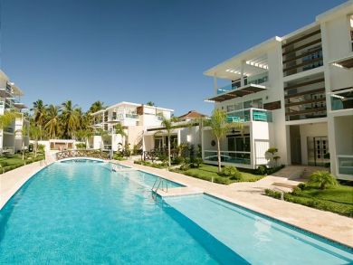 Pools Condo, 2 bedrooms, Nice interior, Great Location.
