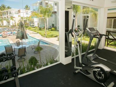 Pools Condo, 2 bedrooms, Nice interior, Great Location.