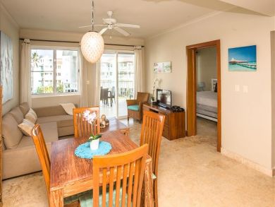 One Bedroom Beach Accommodation form $999 a Week!