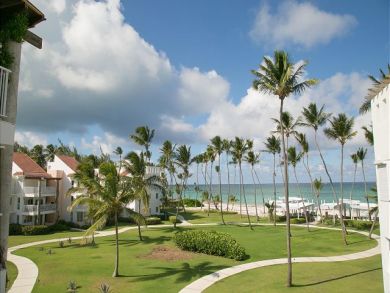Value Priced Beach Condo Steps to Sand Walk to Dining Ground
