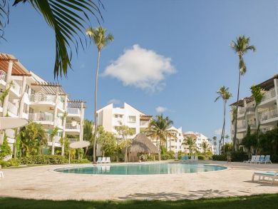 Value Priced Beach Condo Steps to Sand Walk to Dining Ground