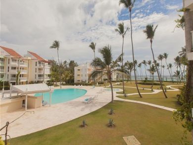 Value Priced Beach Condo Steps to Sand Walk to Dining Ground