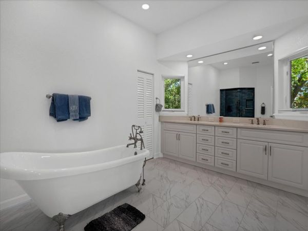 Boca Grande Luxury 4-Bedroom Bayfront Home with Dock and Short Walk to Sandy Beach Huge Pool!