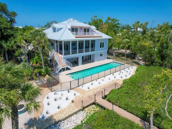 Boca Grande Luxury 4-Bedroom Bayfront Home with Dock and Short Walk to Sandy Beach Huge Pool!
