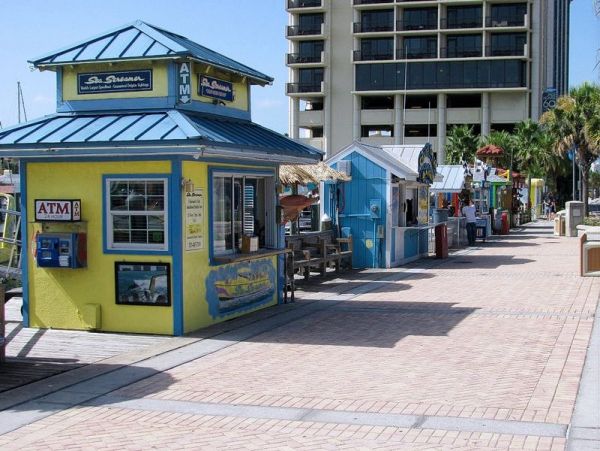 Three Bedroom Condo Sleeps 8 Overlooks Harbor Close to Beach