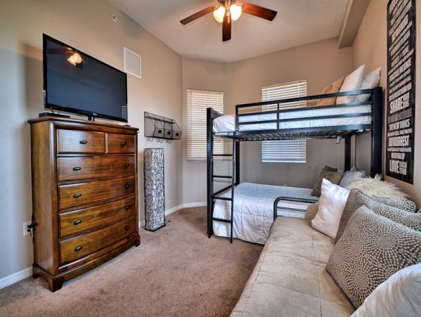 Three Bedroom Condo Sleeps 8 Overlooks Harbor Close to Beach