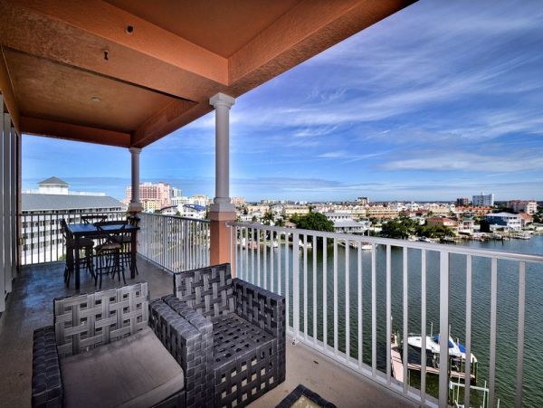 Three Bedroom Condo Sleeps 8 Overlooks Harbor Close to Beach
