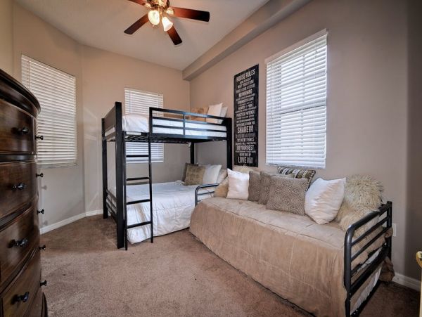 Three Bedroom Condo Sleeps 8 Overlooks Harbor Close to Beach