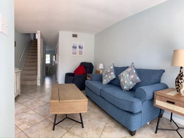 Great Value Siesta Key Two Bedroom Condo Short Walk to Beach