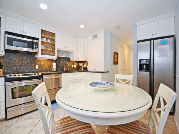Great Value Siesta Key Two Bedroom Condo Short Walk to Beach