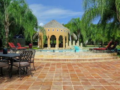 Luxury 6 Bedroom Vacation Villa with Golf Course Views