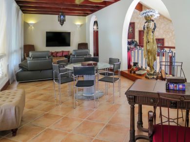 Luxury 6 Bedroom Vacation Villa with Golf Course Views