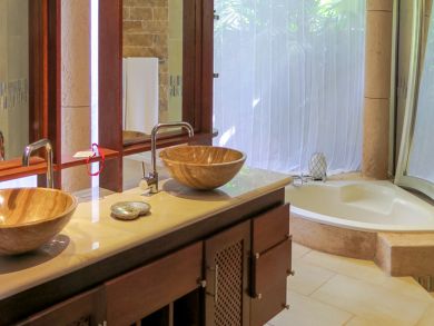 Luxury 6 Bedroom Vacation Villa with Golf Course Views