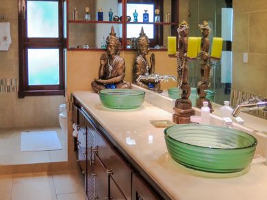 Luxury 6 Bedroom Vacation Villa with Golf Course Views