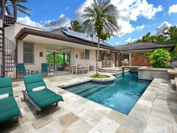 World Class North Shore Six Bedroom Beach Vacation Villa Sleeps 16