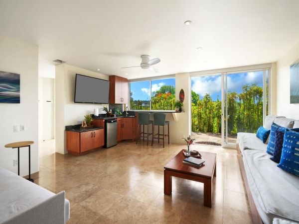 World Class North Shore Six Bedroom Beach Vacation Villa Sleeps 16
