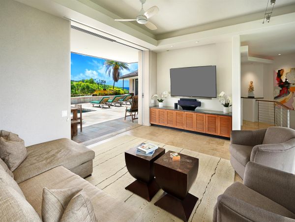 World Class North Shore Six Bedroom Beach Vacation Villa Sleeps 16