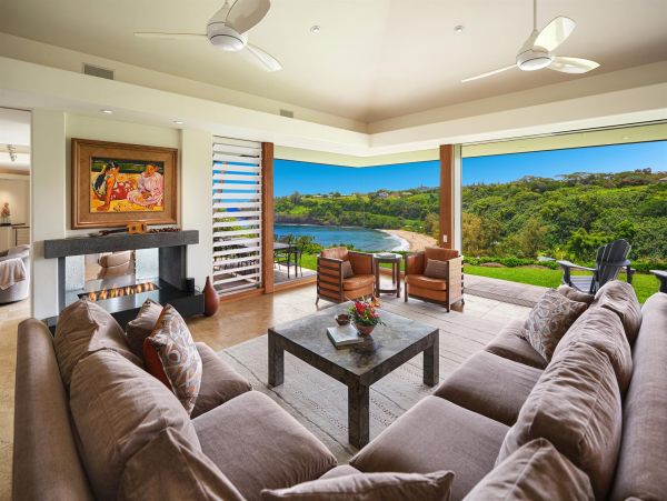 World Class North Shore Six Bedroom Beach Vacation Villa Sleeps 16