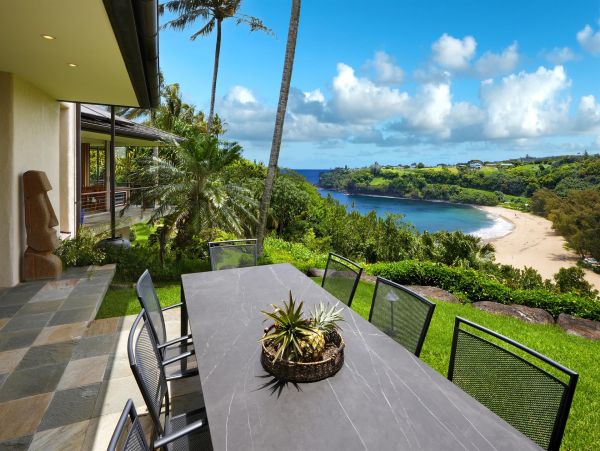 World Class North Shore Six Bedroom Beach Vacation Villa Sleeps 16