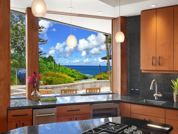 World Class North Shore Six Bedroom Beach Vacation Villa Sleeps 16
