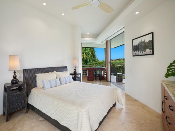 World Class North Shore Six Bedroom Beach Vacation Villa Sleeps 16