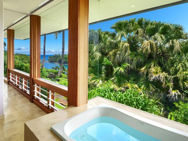 World Class North Shore Six Bedroom Beach Vacation Villa Sleeps 16