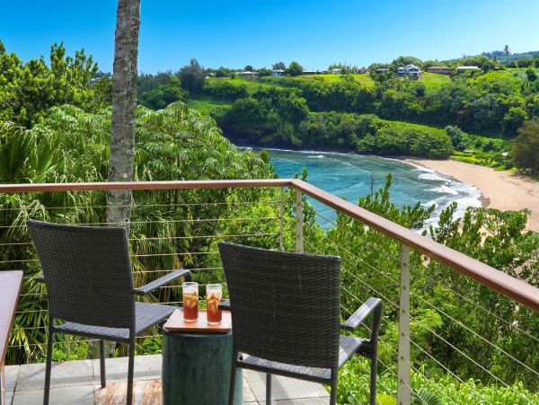 World Class North Shore Six Bedroom Beach Vacation Villa Sleeps 16