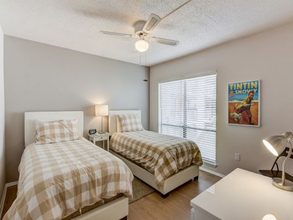Siesta Key Third Floor Two Bedroom Condo Short Walk to Beach