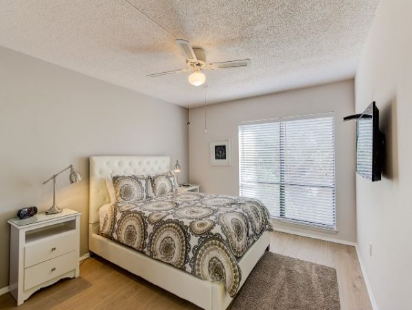 Siesta Key Third Floor Two Bedroom Condo Short Walk to Beach