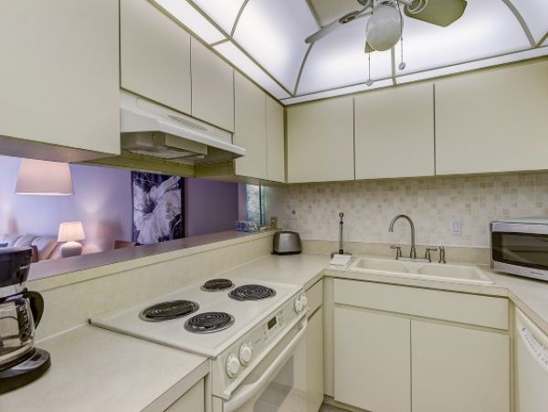 Siesta Key Third Floor Two Bedroom Condo Short Walk to Beach