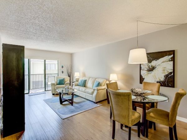 Siesta Key Third Floor Two Bedroom Condo Short Walk to Beach
