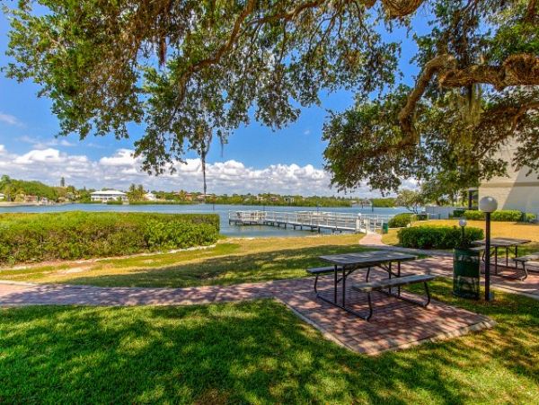 Siesta Key Third Floor Two Bedroom Condo Short Walk to Beach