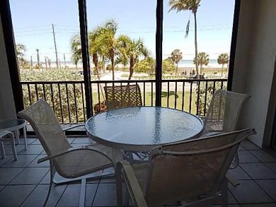 Lanai with Outdoor Table & Chairs
