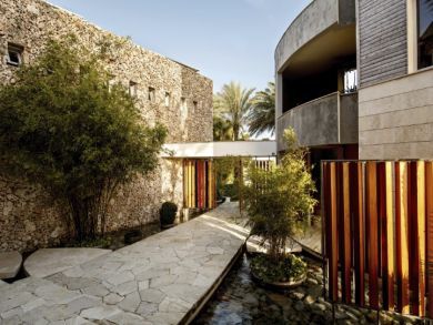 Views of The Ocean Makes This Six Bedroom Villa Perfect.