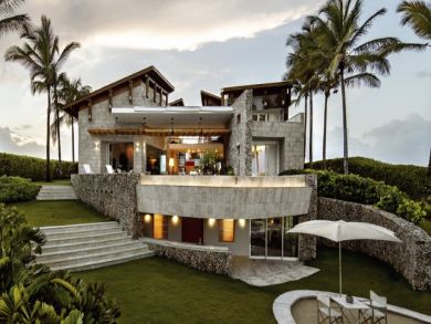 Views of The Ocean Makes This Six Bedroom Villa Perfect.