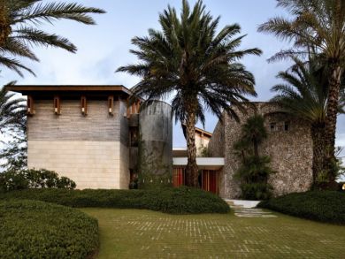 Views of The Ocean Makes This Six Bedroom Villa Perfect.