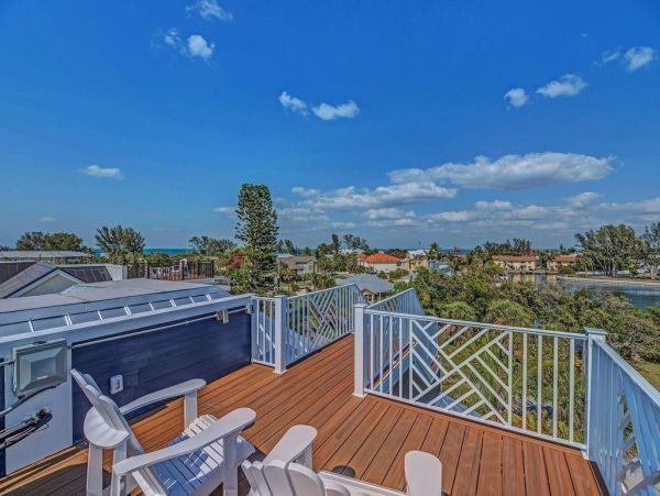 Anna Maria Four Bedroom Vacation Home Sleeps 10