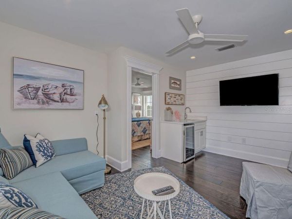 Anna Maria Four Bedroom Vacation Home Sleeps 10