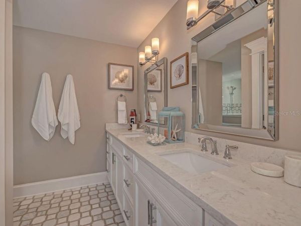 Anna Maria Four Bedroom Vacation Home Sleeps 10