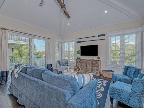 Anna Maria Four Bedroom Vacation Home Sleeps 10