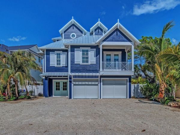 Anna Maria Four Bedroom Vacation Home Sleeps 10