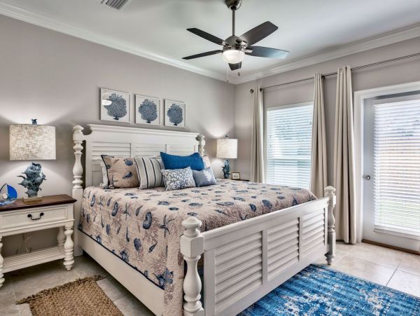 Miramar Five Bedroom Vacation Home Sleeps 14 Close to Beach