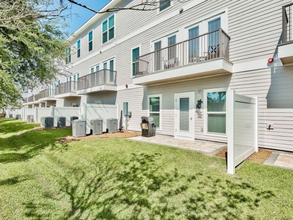 Miramar Five Bedroom Vacation Home Sleeps 14 Close to Beach