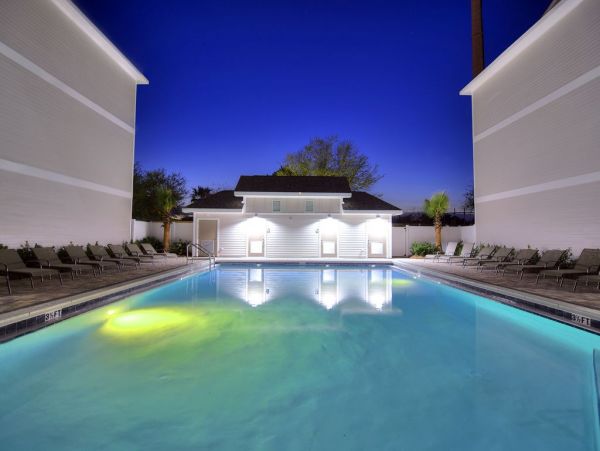 Miramar Five Bedroom Vacation Home Sleeps 14 Close to Beach