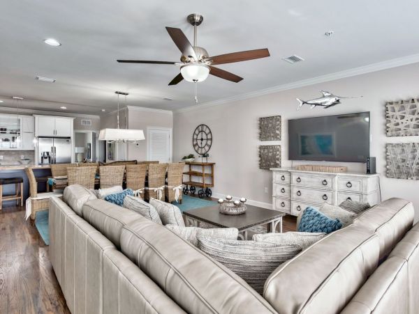 Miramar Five Bedroom Vacation Home Sleeps 14 Close to Beach