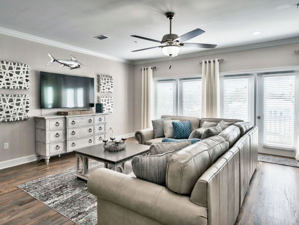 Miramar Five Bedroom Vacation Home Sleeps 14 Close to Beach