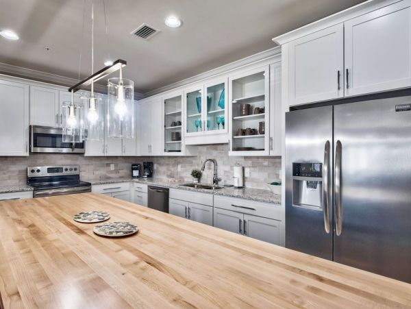 Miramar Five Bedroom Vacation Home Sleeps 14 Close to Beach
