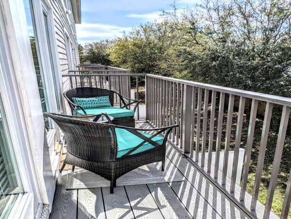 Miramar Five Bedroom Vacation Home Sleeps 14 Close to Beach