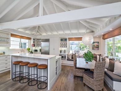 Kitchen with Breakfast Counter